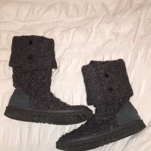 Gray knit ugg boots